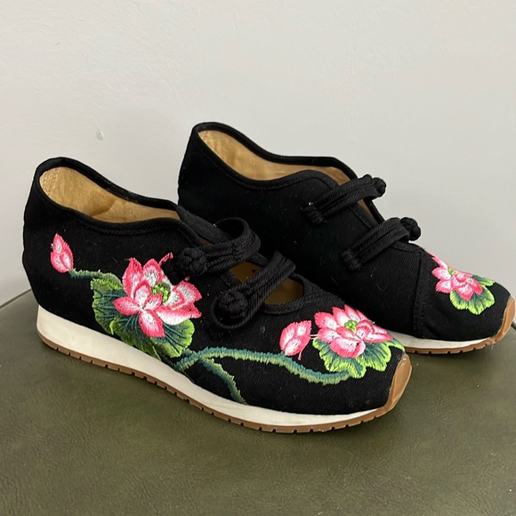 Shoes - Asian style, embroidered slip on shoes/sneakers,